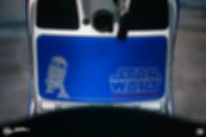 Stiker bertema Star Wars di beberapa bagian bodi.