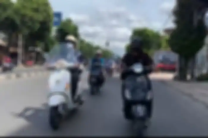Sunmori Riding Charity dari bengkel Scoote Jam Jakarta Timur menuju cafe Pojok Scooter Condet.