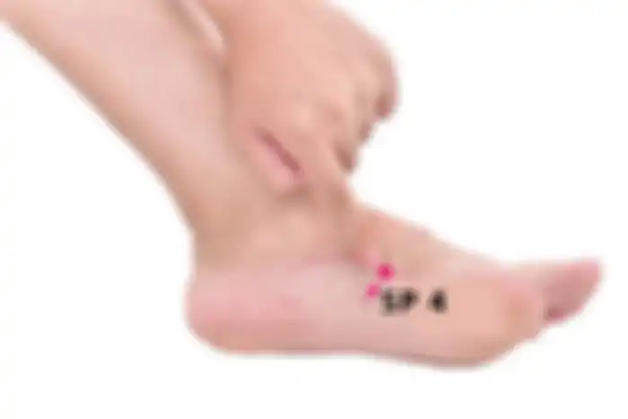 Titik di samping dalam kaki