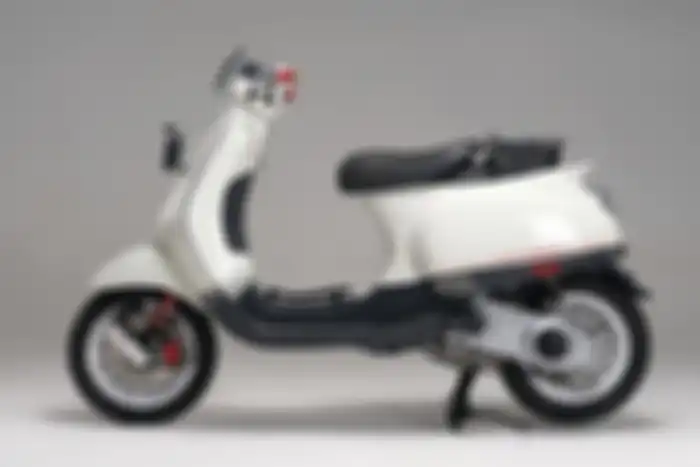 Modifikasi Vespa LX 150 2V garapan Hammerstout dan Vespuci Bandung, usung tema vintage rally looks.