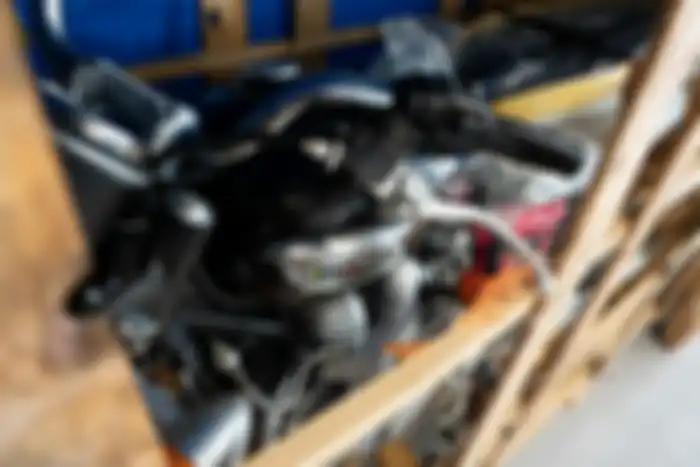 Motor langka Triumph Bonneville T100 edisi Paul Smith tahun 2006, beberapa spare part masih belum terpasang dan terbungkus plastik.