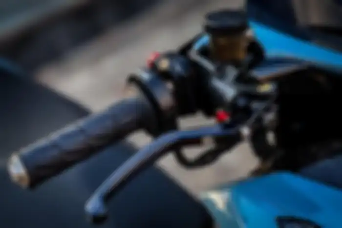 Master rem Brembo terpasang di sebelah kanan.