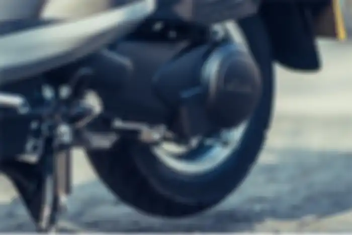 Honda Tapas 2024 memiliki mesin 102 cc 1 silinder 2-klep berpindingin udara, klaim konsumsi bensin sekitar 43,5 km/liter.