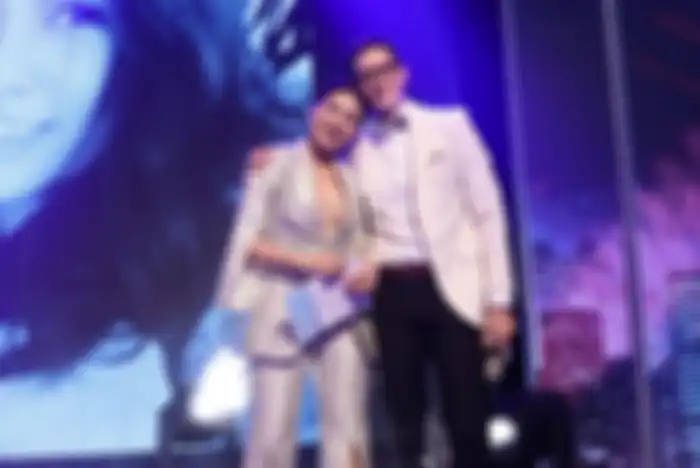 Mike Lewis hadir di pesta ulang tahun Jennifer Winarta
