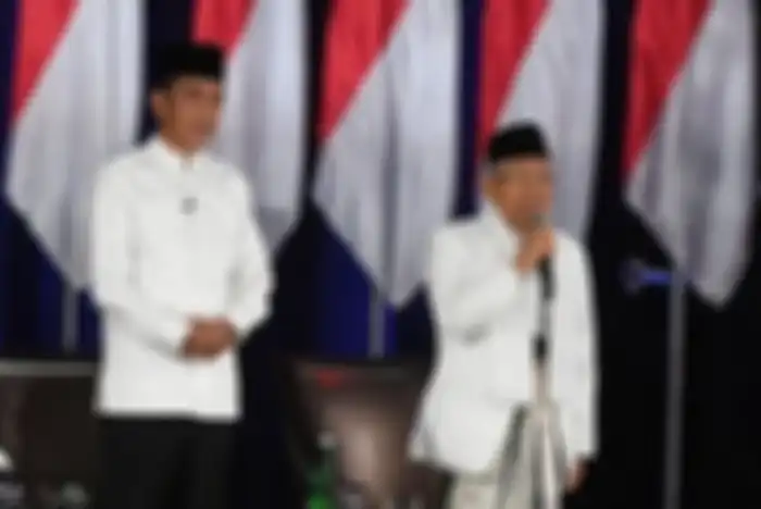 Ma'ruf Amin selalu mengenakan sarung.