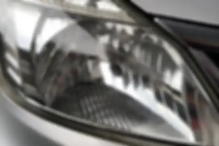 Lampu motor dan mobil jadi kinclong setelah pakai Wealthy Headlamp Restoration.