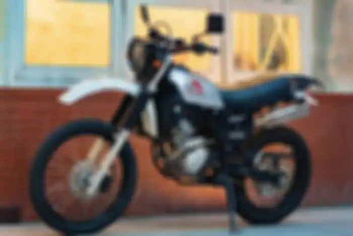Modifikasi motor Yamaha WR 155 R bergaya trail jadul garapan Barokah Djaya.