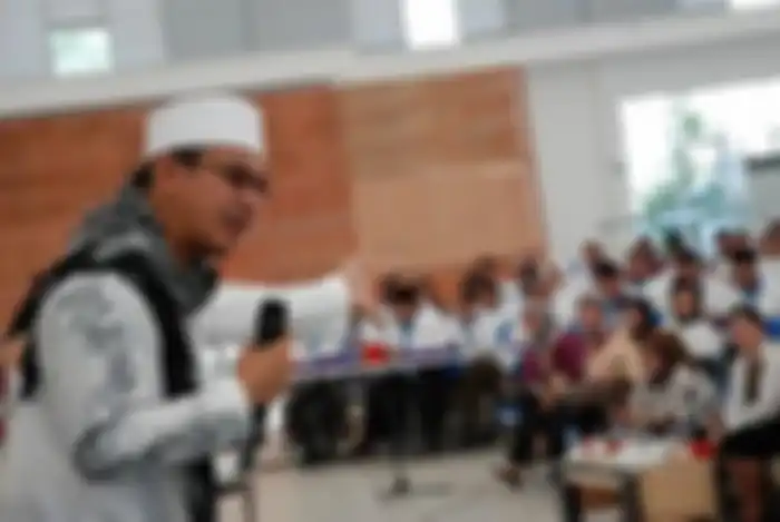 Uje ceramah di depan khalayak
