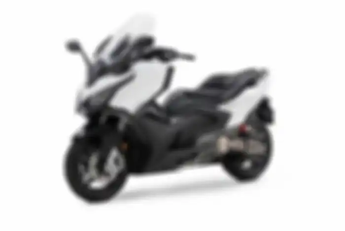 Tampang depan motor baru Kymco AK575 Premium 2025.
