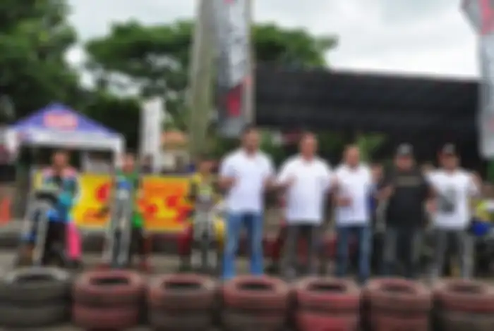 Pembalap dan penyelenggara Kejurda Drag Bike Jabar Trijaya KYT Sumber Production 2017.