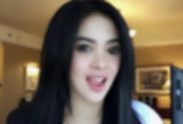 Wajah polos Syahrini tanpa pulasan makeup