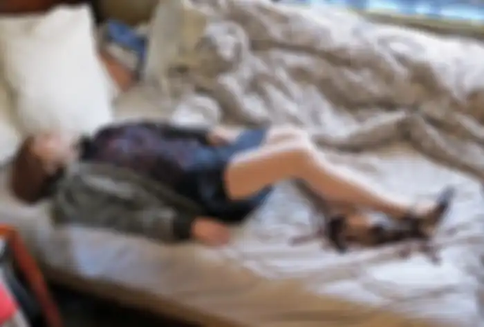 Salah satu koleksi bonekanya di kamar tidur