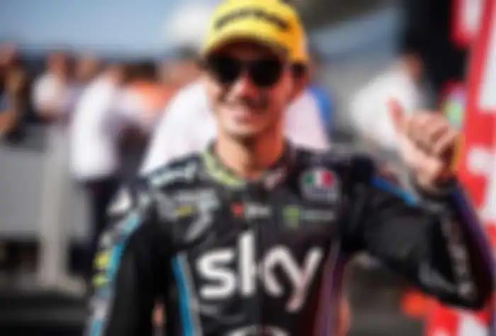 Francesco Bagnaia saat di Moto2 pakai helm dan racing suit merek AGV dan Dainese