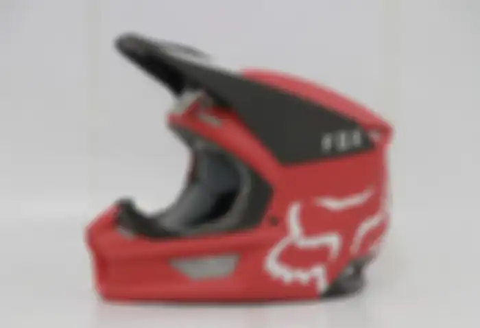 Helm Fox V1 mengusung warna mate