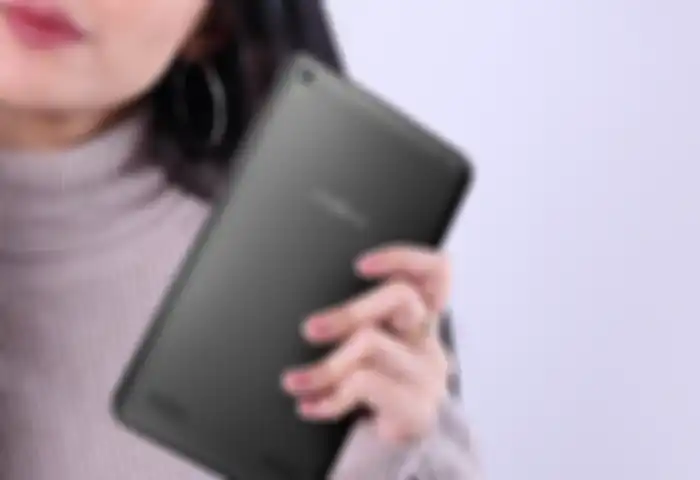 Tampilan belakang Advan Tab 8