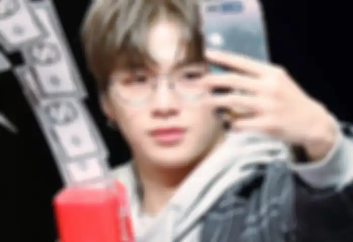 Ilustrasi uang - Kang Daniel
