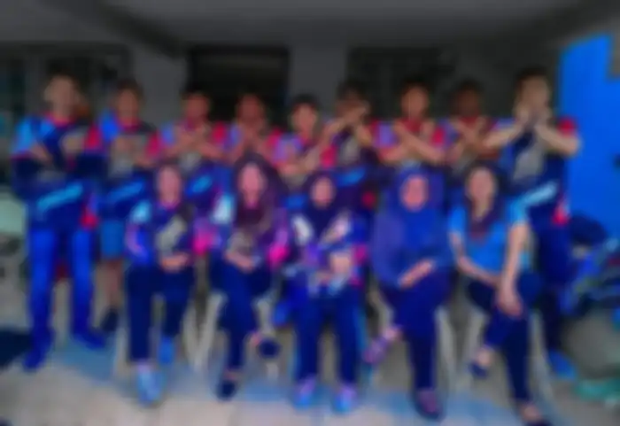 Para istri ikut memeriahkan acara family gahtering perdana Triple-X Makassar.