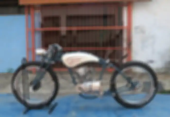 Motor custom aliran board tracker garapan SMK Mercusuar.
