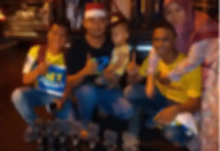 M. Hasan mendapat ucapan selamat dari kakaknya, Dyah