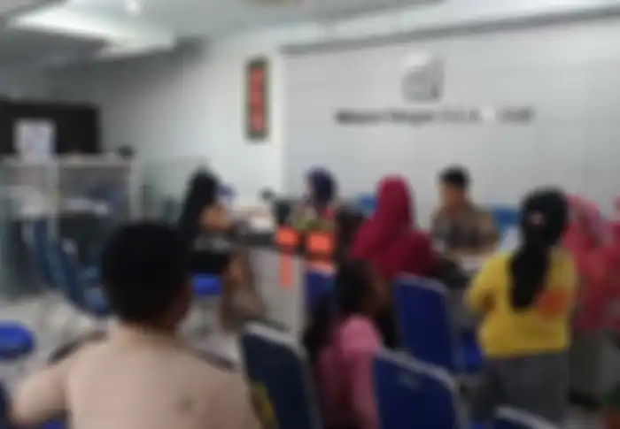 Ilustrasi. Cepat ke Bank Mandiri, BRI, atau BNI ambil pinjaman Rp 100 juta bunga rendah, jangan sampai terjerat pinjaman online (pinjol) dengan bunga tinggi.