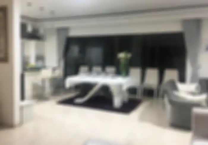 Suasana ruang makan Andi Soraya