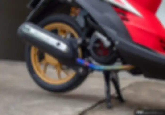 Header titanium dengan knalpot orisinil.