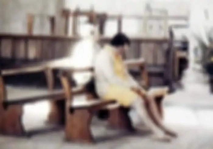 Seperti hantu duduk