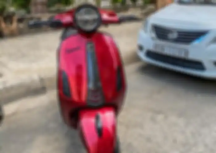 Bodi dikelir red candy plus tambahan lapisan karbon di dasi dan lampu sein smoke.
