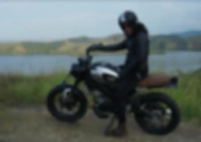 Fitur Assist & Slipper Clutch membantu saat menghadapi jalanan banyak tikungan yang merupakan karakter jalanan di Indonesia timur.