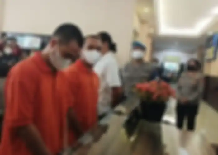 Polres Metro Jakarta Selatan telah menetapkan Putra Siregar (PS) sebagai tersangka. Putra juga ditangkap bersama artis Rico Valentino (RV).