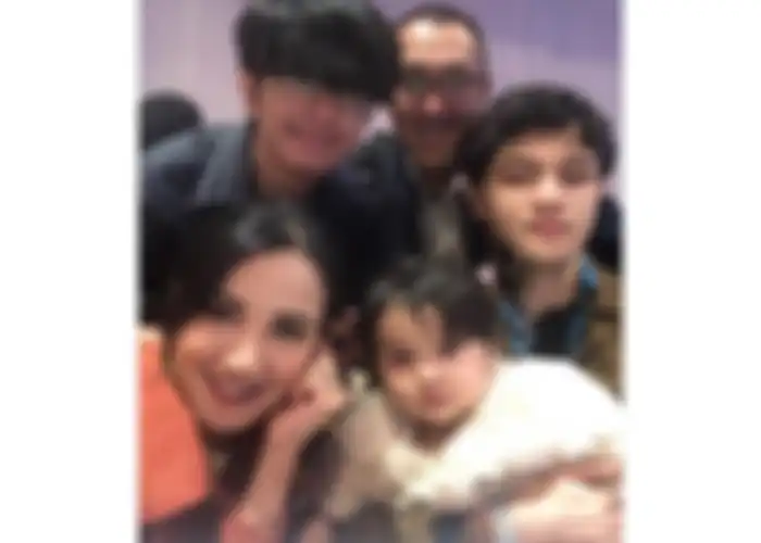 Andi Soraya dan keluarga
