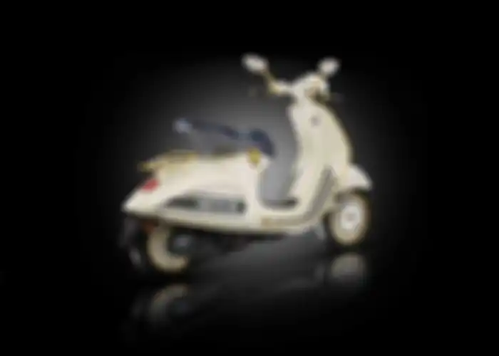 Bagian belakang Vespa 946 Christian Dior