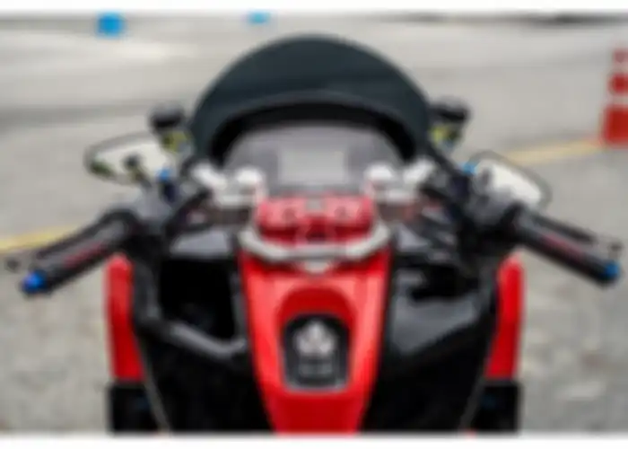 pemasangan stang jepit dikombinasikan dengan master rem RCB dan gas grip domino pada modifikasi Yamaha NMax
