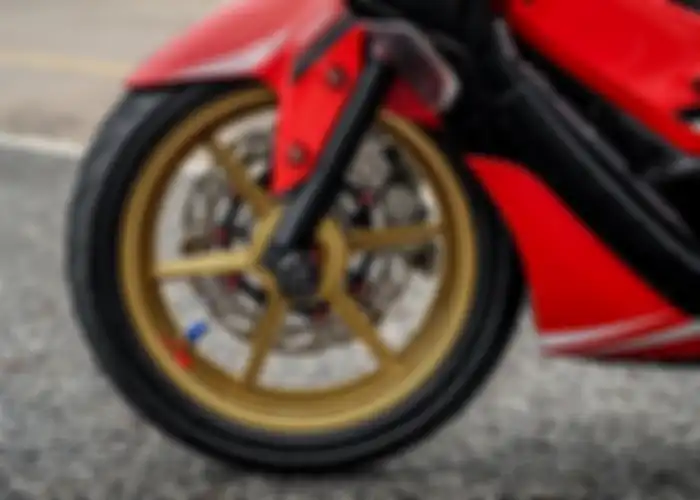 Modifikasi motor Yamaha NMax menggunakan velg RCB palang 6