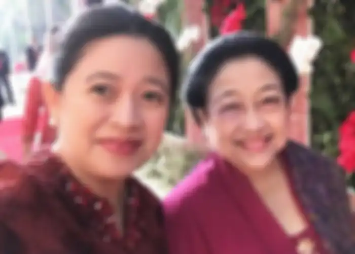 Puan Maharani bersama Presiden Indonesia ke-5, Megawati Sukarnoputri.