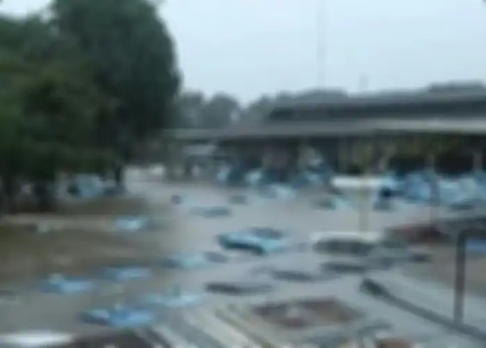 Pool taksi Bluebird Terendam Banjir