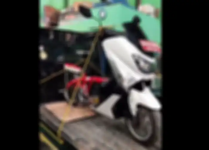 Tampak samping Yamaha NMAX yang telah dimodifikasi