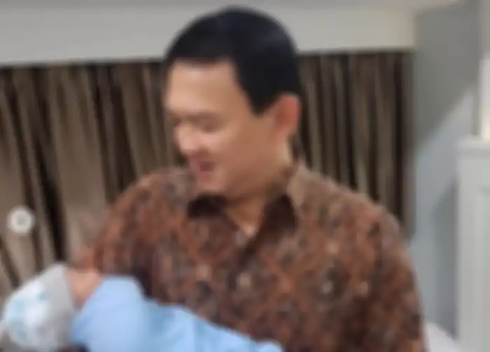 Momen Ahok gendong Yosafat