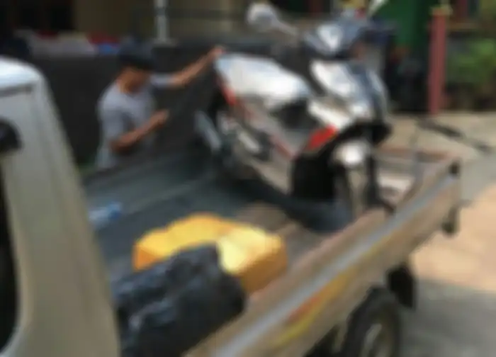 Proses pengiriman Suzuki Skywave yang laku terjual Rp 50 juta.