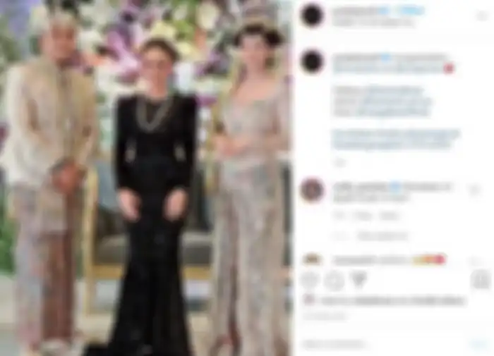 Penampilan Yuni saat hadiri acara pernikahan.