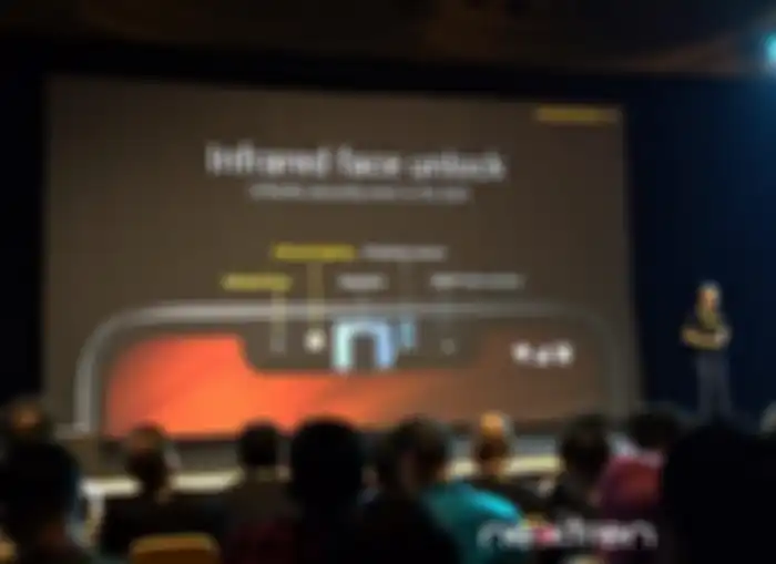 Susunan kamera depan Pocophone F1