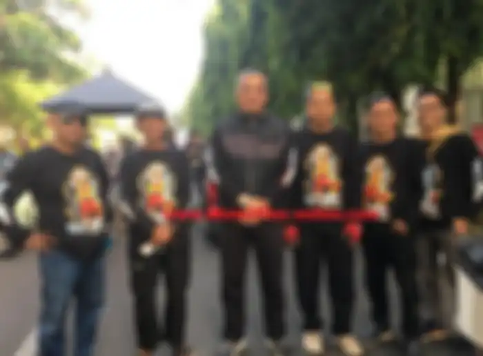 Walikota Jakarta Pusat, Dr. Bayu Meghantara, M.Si bersama bikers dari Scooter Jakarta Pusat Bersatu.