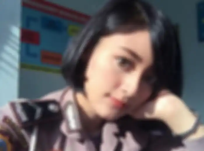 Polwan cantik Adelia Nirwanaa