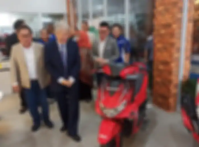 Executive Vice President Director PT Yamaha Indonesia Motor Manufacturing, Dyonisius Beti di Yamaha Mekar Cibinong.