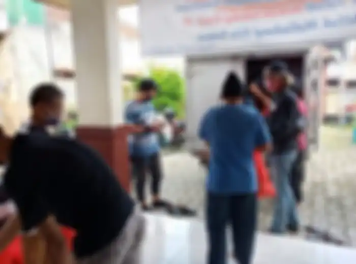 Ratusan paket bantuan diserahkan untuk tukang sampah di wilayah Cibubur.