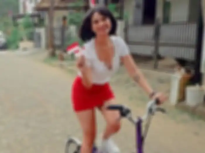 Slide kedua unggahan foto Instagram Vanessa Angel