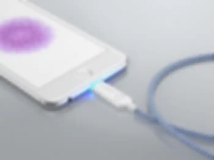 Pasangkan kabel dengan kepala charger sesuai merek hape