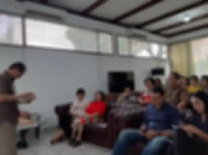 Ahok Bebas dari Penjara, Intip Gaya Bripda Puput Nastiti Devi Saat Ibadah Bersama Keluarga Ahok