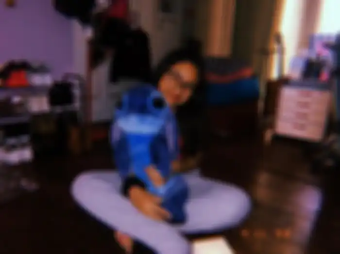Lantai kayu dan rak sepatu di kamar Khirani Trihatmodjo,  Putri Mayangsari