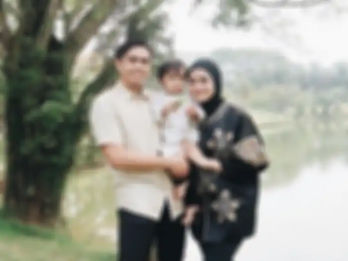 Ayudia Bing Slamet bersama dengan keluarga
